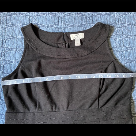 Sleeveless black dress - Picture 2 of 4